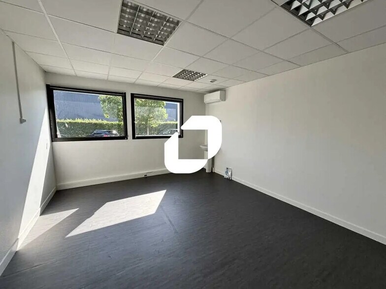 Bureau dans Rillieux-la-Pape à louer - Photo de l’immeuble – Image 1 sur 24