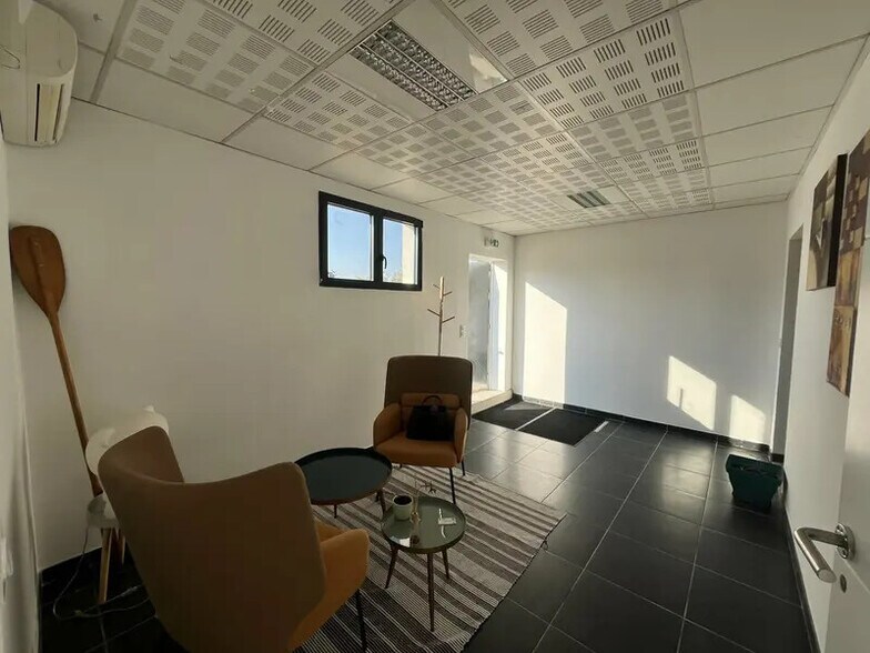 Bureau dans Nîmes à louer - Photo intérieure – Image 2 sur 9