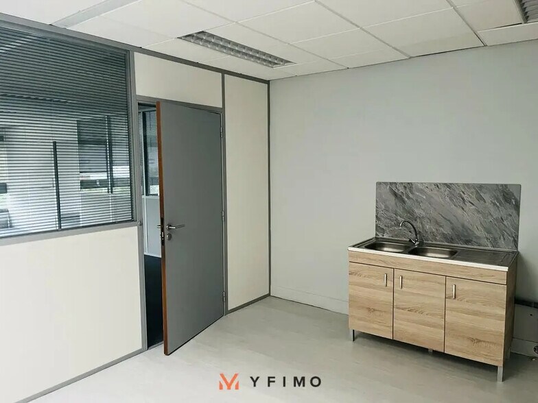 Local d’activités dans Trappes à louer - Photo intérieure – Image 3 sur 5