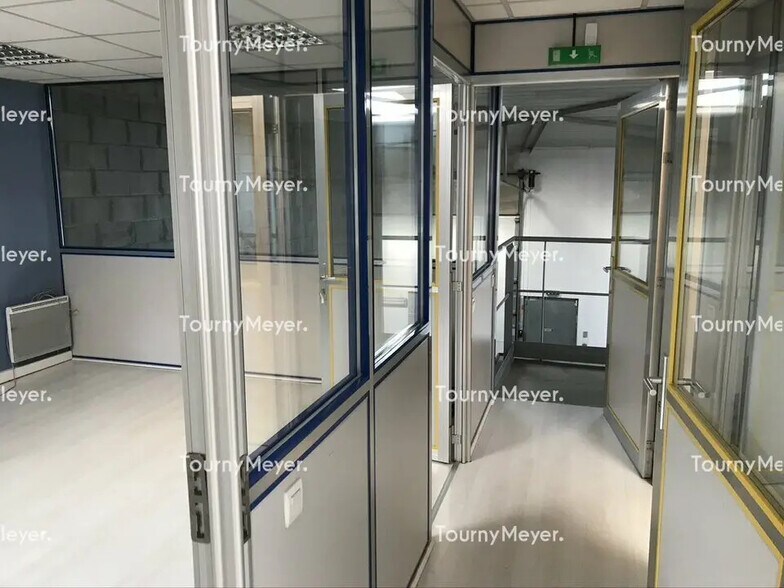 Local d’activités dans Noyal-Châtillon-sur-Seiche à louer - Photo de l’immeuble – Image 3 sur 4