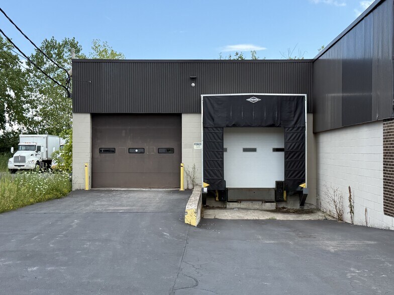 101-103 Oliva Dr, Mattydale, NY à louer - Photo de l’immeuble – Image 2 sur 8