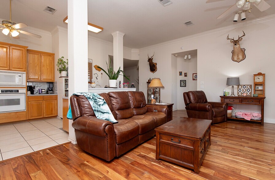 1833 County Road 305, Jarrell, TX à vendre - Photo intérieure – Image 2 sur 40