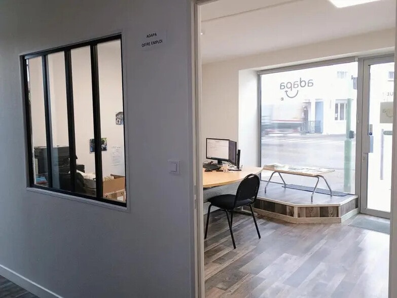 Bureau dans Saint-Étienne-du-Bois à louer - Photo intérieure – Image 2 sur 5