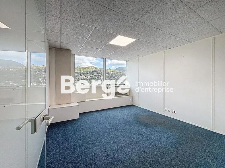 Bureau dans Carros à louer - Photo intérieure – Image 3 sur 11