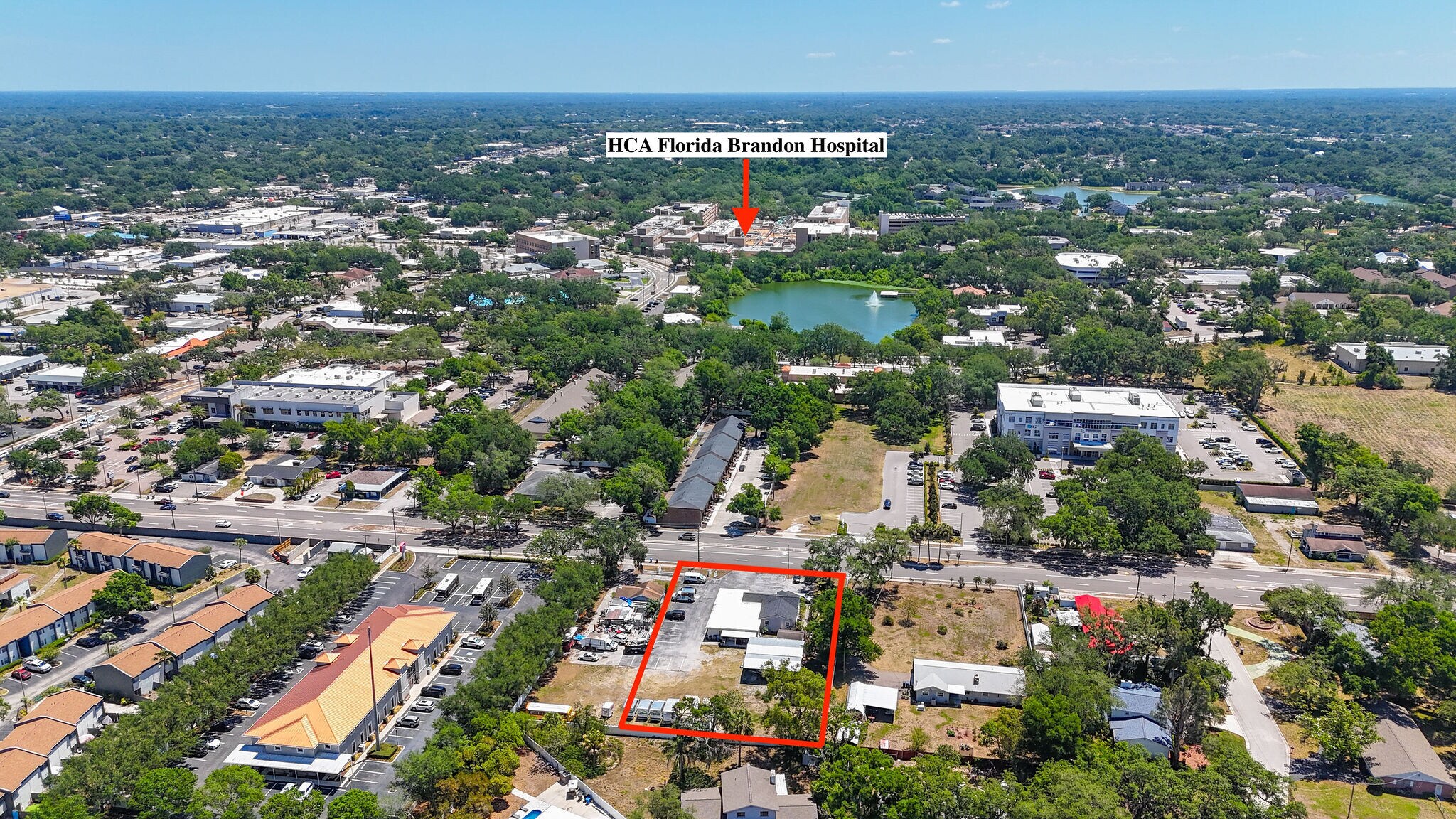 504 S Kings Ave, Brandon, FL à vendre Photo de l’immeuble– Image 1 sur 10