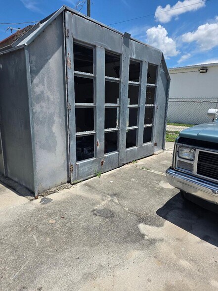 2830 St Charles St, Fort Myers, FL à vendre - Photo de l’immeuble – Image 3 sur 6