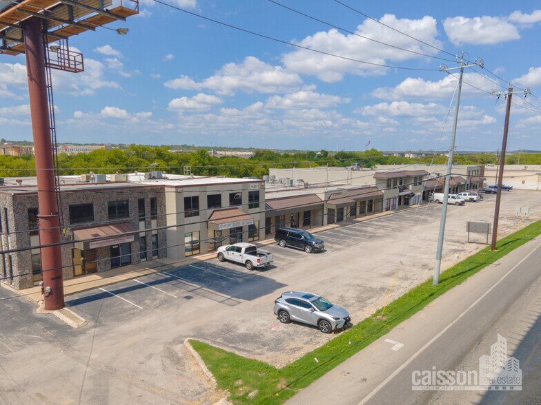 10201-10237 N IH 35, San Antonio, TX à louer - Photo de l’immeuble – Image 3 sur 12