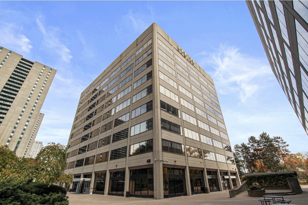 45 Sheppard Ave E, Toronto, ON à louer Photo de l’immeuble– Image 1 sur 29