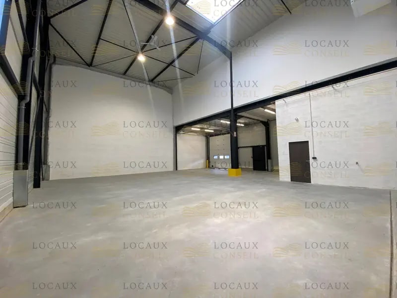Local d’activités dans Saint-Ouen-l'Aumône à louer Photo intérieure– Image 1 sur 5