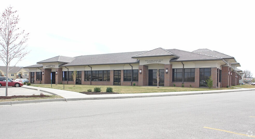 19049 E Valley View Pkwy, Independence, MO à louer - Photo de l’immeuble – Image 2 sur 3