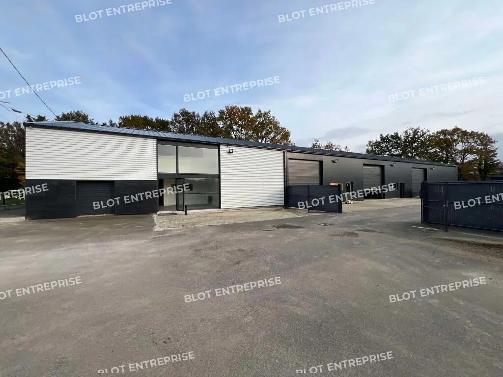 Local d’activités dans Saint-Armel à louer Photo principale– Image 1 sur 5