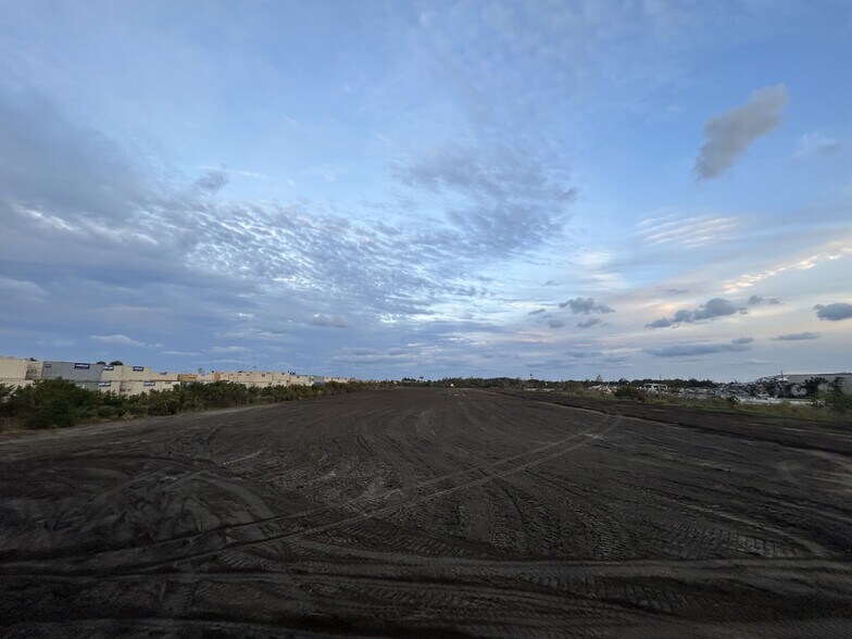 450 Rock Rd, Fort Pierce, FL à vendre - Photo de l’immeuble – Image 2 sur 10