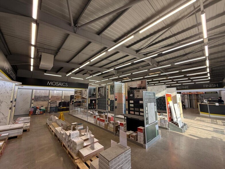 Trostre Retail Park, Llanelli à louer - Photo intérieure – Image 3 sur 4