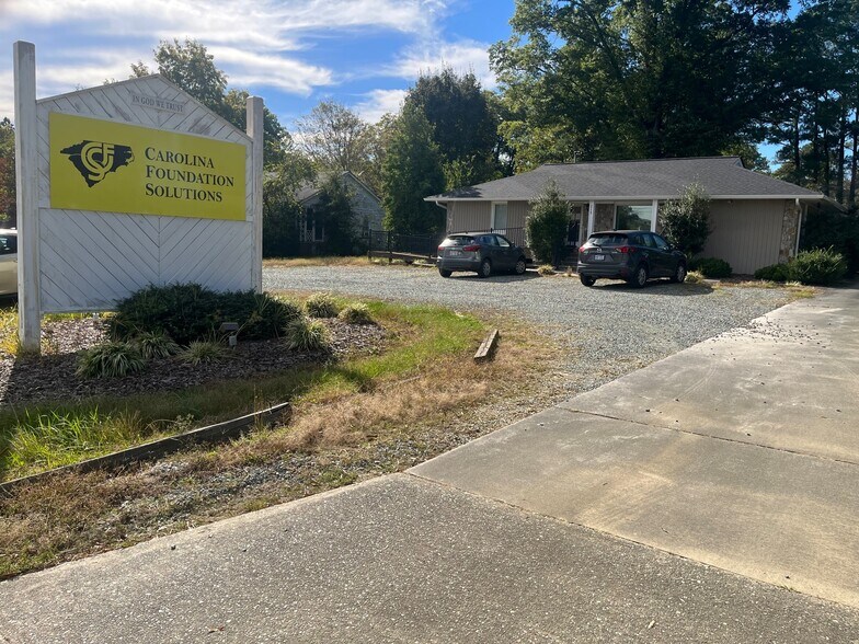 2771 Alamance Rd, Burlington, NC à vendre - Photo principale – Image 1 sur 5