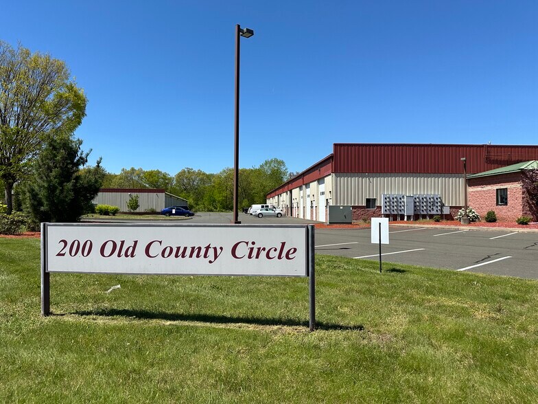 200 Old County Cir, Windsor Locks, CT à louer - Photo principale – Image 1 sur 13