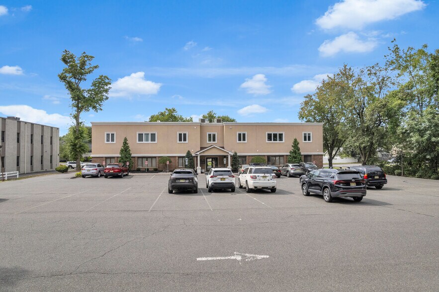 727 Raritan Rd, Clark, NJ à vendre - Photo de l’immeuble – Image 3 sur 21