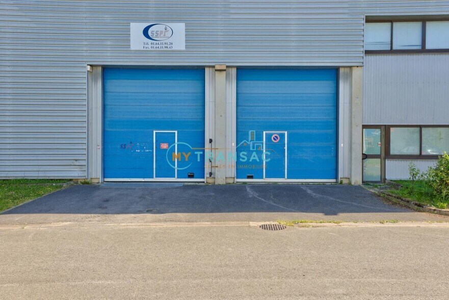 Local d’activités dans Collégien à louer - Photo de l’immeuble – Image 3 sur 4