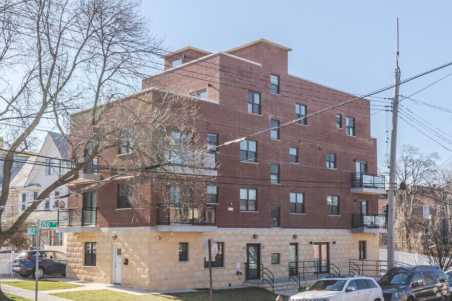 4128 150th St, Flushing, NY à louer - Photo de l’immeuble – Image 3 sur 5