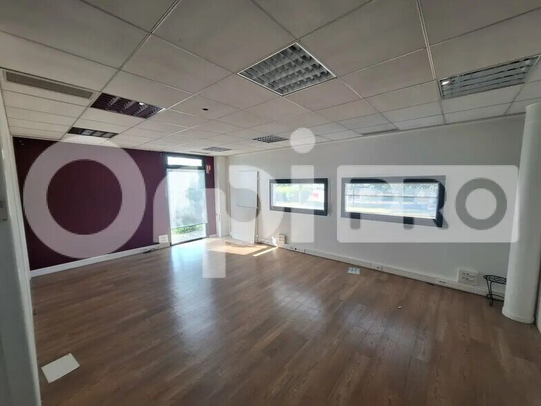 Bureau dans Compiègne à louer - Photo de l’immeuble – Image 1 sur 5