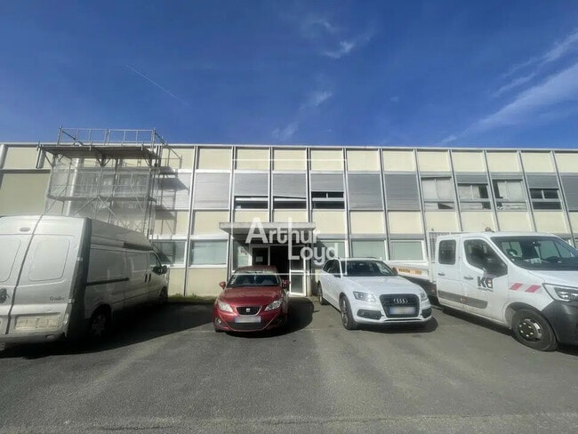 Plus de détails pour Local d’activités à vendre