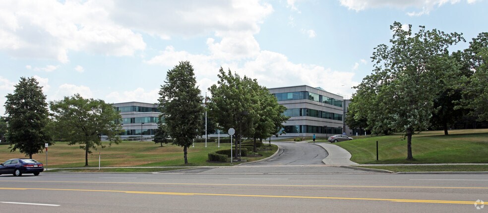 2300 Meadowvale Blvd, Mississauga, ON à louer - Photo de l’immeuble – Image 2 sur 5