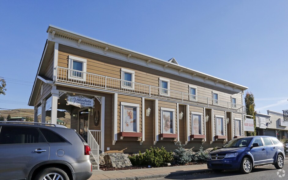 508 1st St E, Cochrane, AB à louer - Photo de l’immeuble – Image 3 sur 5
