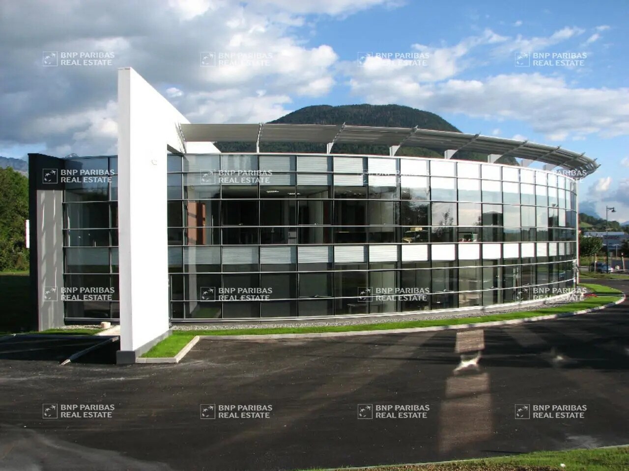 Bureau dans Annecy à louer Photo de l’immeuble– Image 1 sur 12