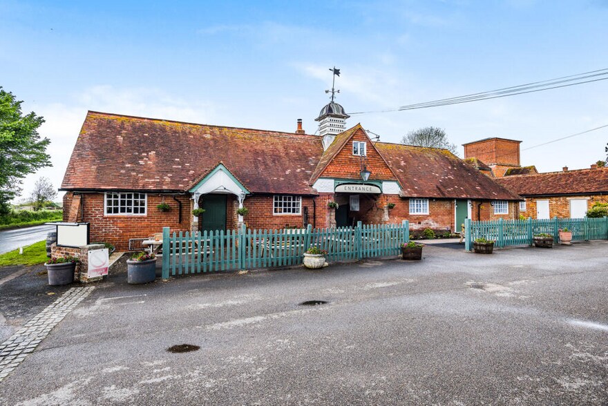 Main Rd, Lymington à vendre - Photo principale – Image 1 sur 8