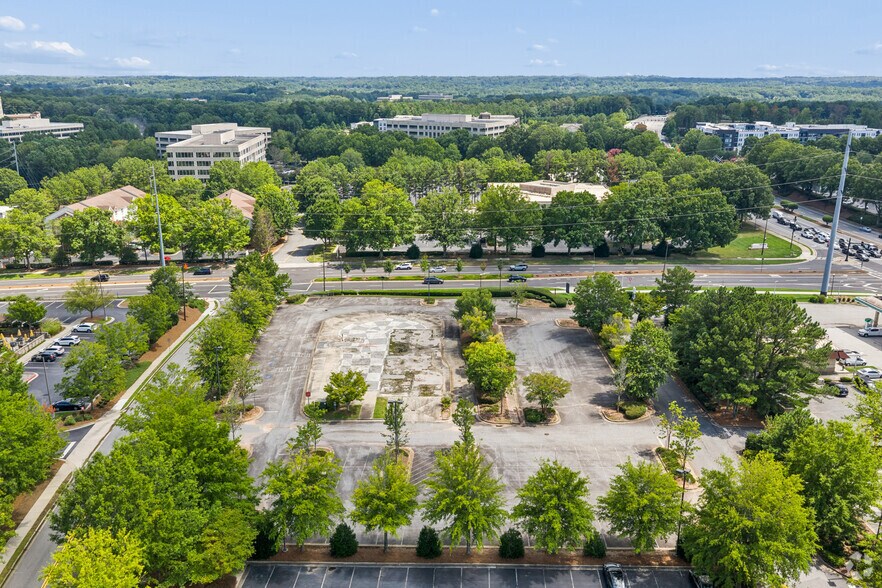 11556 Rainwater Dr, Alpharetta, GA à vendre - Photo de l’immeuble – Image 3 sur 23