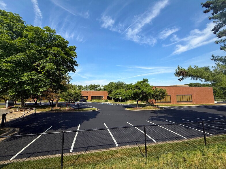 5200 Philadelphia Way, Lanham, MD à vendre - Photo de l’immeuble – Image 3 sur 16
