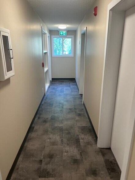 11925 101st St NW, Edmonton, AB à vendre - Photo de l’immeuble – Image 3 sur 17