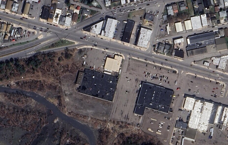 702 W Broad St, Hazleton, PA à vendre - Photo de l’immeuble – Image 3 sur 4