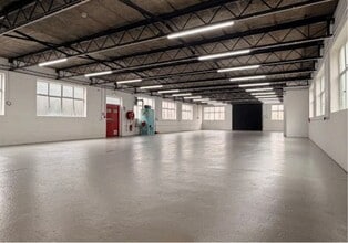 2 Hill Farm Avenure Close, Watford à louer Photo intérieure– Image 2 sur 7