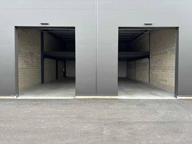 Plus de détails pour Local d'activités à louer