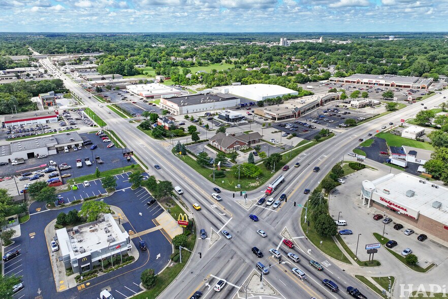 710 N Green Bay Rd, Waukegan, IL à vendre - Photo de l’immeuble – Image 2 sur 12