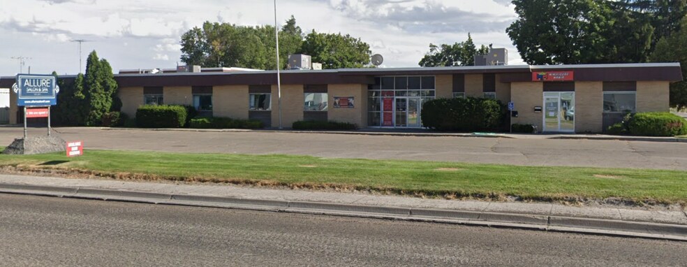 940 E Lincoln Rd, Idaho Falls, ID à louer - Photo de l’immeuble – Image 1 sur 9