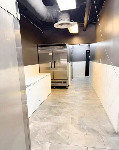 221 W Parker Rd, Plano, TX à louer - Photo de l’immeuble – Image 2 sur 6