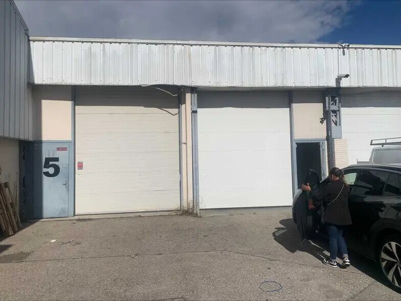 Local d’activités dans Vénissieux à louer - Photo de l’immeuble – Image 1 sur 9