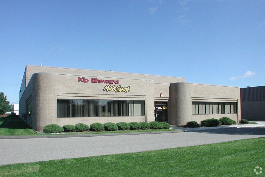 42950 W Ten Mile Rd, Novi, MI à vendre - Photo de l’immeuble – Image 3 sur 6