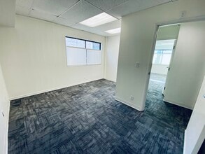 520 S Sepulveda Blvd, Los Angeles, CA à louer Photo intérieure– Image 2 sur 3