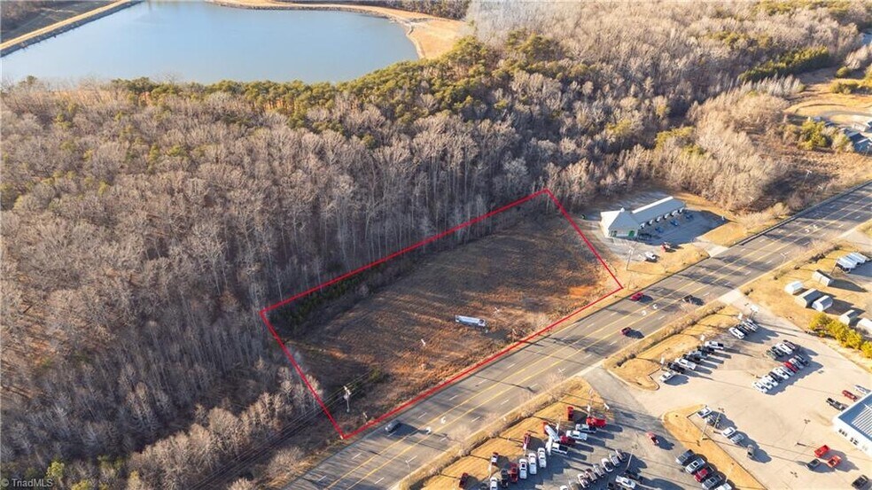 909 Van Buren Road, Eden, NC à vendre - Photo principale – Image 1 sur 5