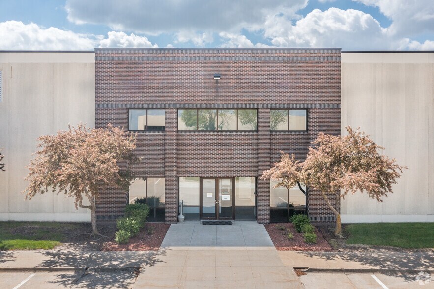 4360 112th St, Urbandale, IA à louer - Photo de l’immeuble – Image 3 sur 9