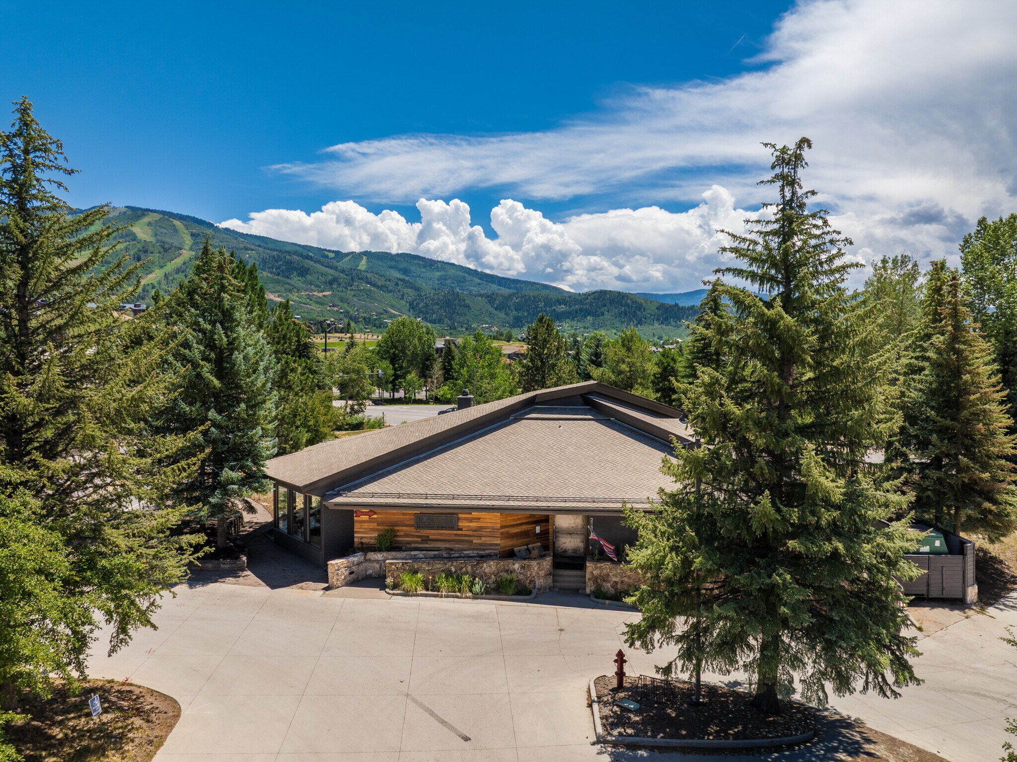 2165 Pine Grove Rd, Steamboat Springs, CO à vendre Photo de l’immeuble– Image 1 sur 13