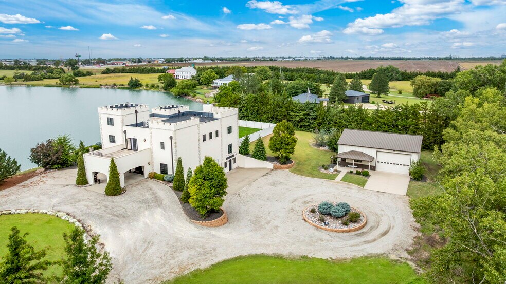 4122 186th Blvd, Russell, KS à vendre - Photo de l’immeuble – Image 3 sur 35
