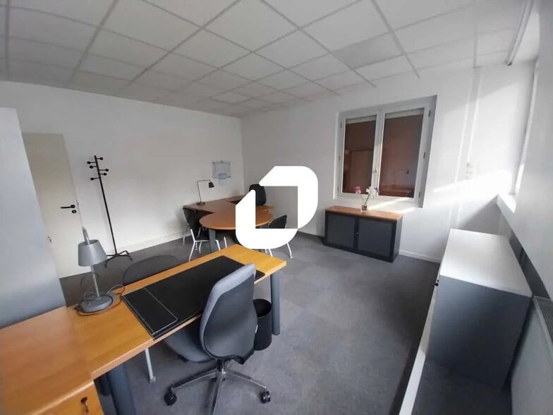 Bureau dans La Celle-Saint-Cloud à louer - Photo de l’immeuble – Image 3 sur 7