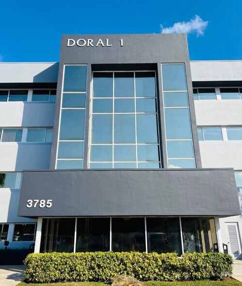 3785 NW 82nd Ave, Doral, FL à louer - Photo de l’immeuble – Image 1 sur 5