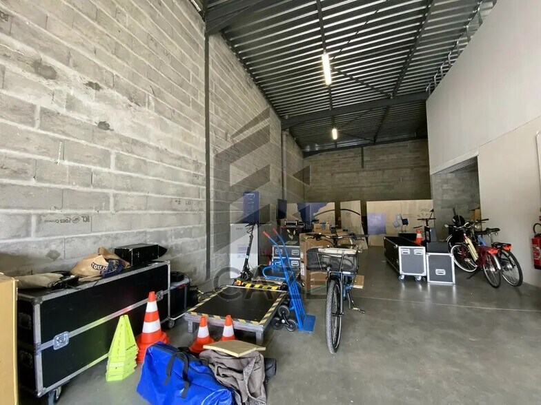 Bureau dans Eysines à louer - Photo de l’immeuble – Image 1 sur 9