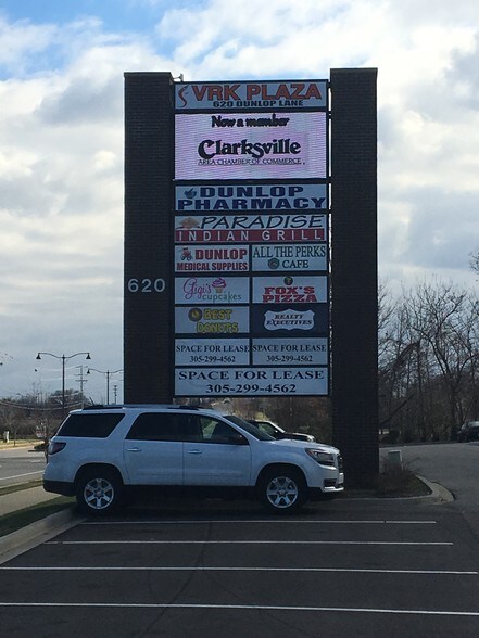 620 Dunlop Ln, Clarksville, TN à louer - Photo de l’immeuble – Image 3 sur 3