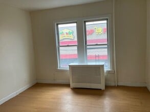3933 White Plains Rd, Bronx, NY à louer Photo intérieure– Image 2 sur 3