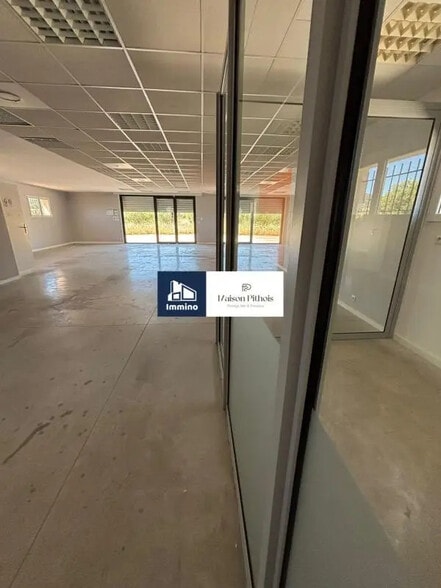 Local commercial dans Saint-Cyr-sur-Mer à louer - Photo de l’immeuble – Image 3 sur 4